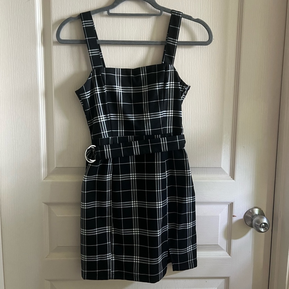 Checkered dress with waist belt